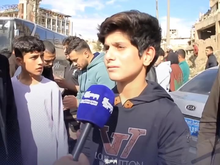 أحد المفرج عنهم في صفقة تبادل الأسرى مع قسد طفل !

وفقاً للقانون الدولي الإنساني واتفاقية جنيف الراب...