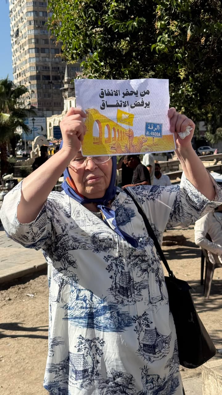 وقفة صادقة من سيدة #سورية أصيلة لم تهنأ بالتحرير والنصر الناقص باستمرار احتلال #الجزيرة_السورية.
الش...