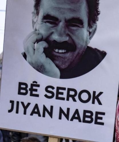 يصدع رؤوسنا مجاطلجية فكر الغائط اوجلان بعبارة "لماذا لا تحررون الجولان وتريدون الجزيرة السورية؟"......