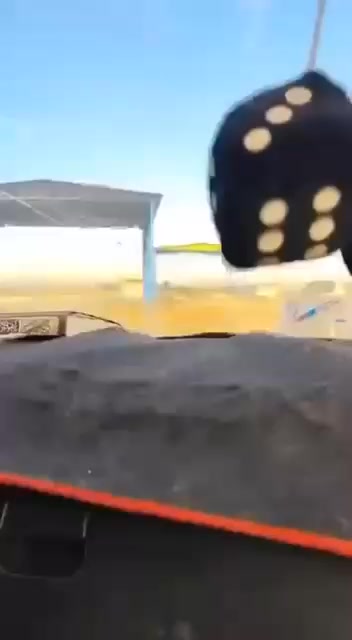 تنظيم قسد الارهـ.ـاىى الجبان يمنع خروج المدنيين من دير حافر لاستعمالهم كدروع بـ.ـشـ.ـريه!!! 😞

#عاش...