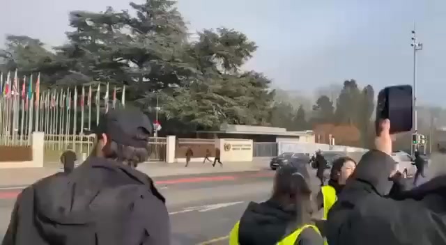 #حسكتنا_ماننطيها

هل هذه مظاهرة يا رعاكم الله؟؟ هذه هجمة بربرية لبرابرة وارهـ.ـاىى قسد والشوفينيين ا...