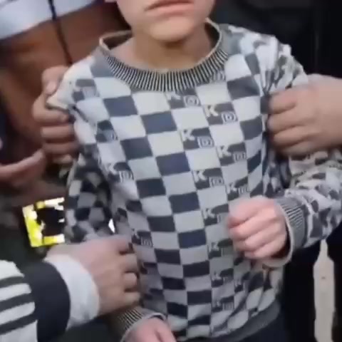 #الرقة
أطـ.ـفال في سن العاشرة تُحرَّر من سجـ.ـون قسد... يا عالم يا هووو!!! لا حول ولا قوة إلا بالله...