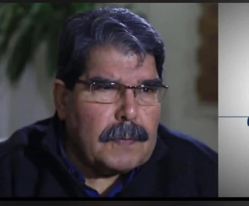 عباد الله تقهرنا بتولية المجرم سيپان حمو فوق رقابنا عسكـ.ـرياً فيأبى الله أن يديم علينا مرار الفاجعة...