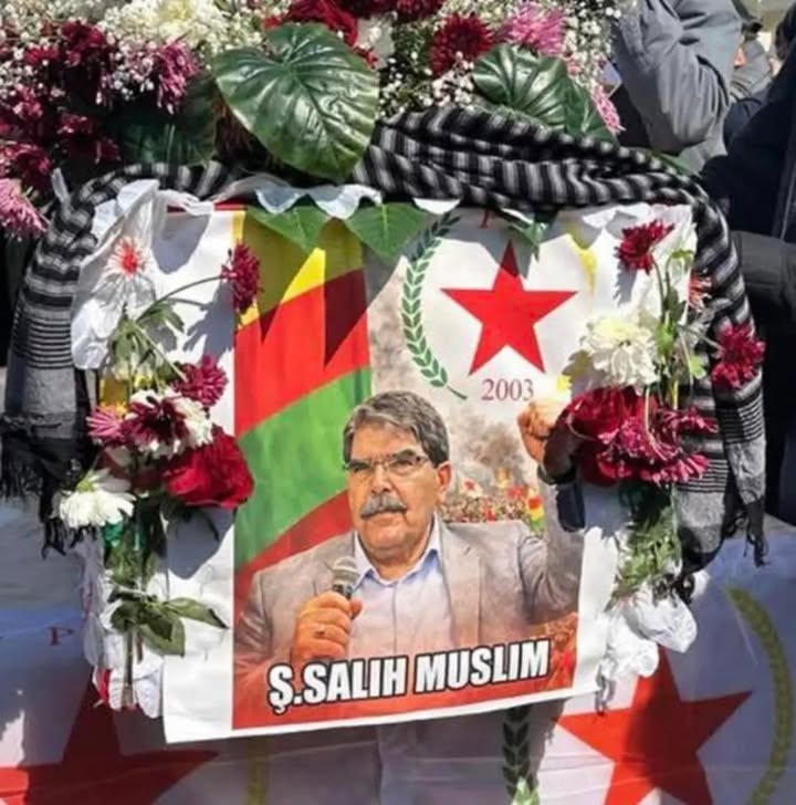 "اسمي صالح مسلم، بالرغم من أنني لم أعش صالحاً ولم أمت مسلماً... هكذا هي التناقضات في حياتي فأنا ادعي...