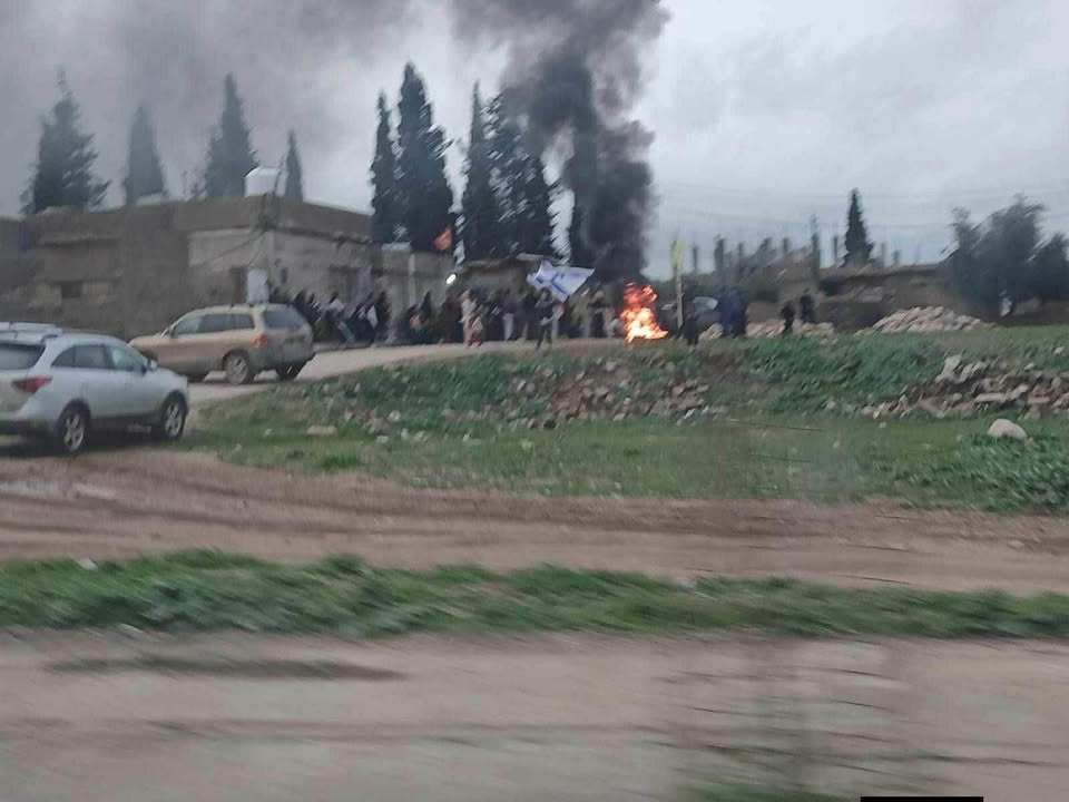 كما وردنا في الرسائل...
#الحسكة 
#الزاگروسيون يرفعون العلم الإسـ.ـرائـ.ـيلي في هيمو بريف #القامشلي !...