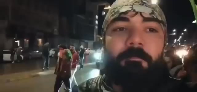 مشاهد مستفزة تتكرر وتطرح تساؤلات كثيرة..

الشخص الذي أساء للعلم السوري وكان سبباً مباشراً في إشعال ا...